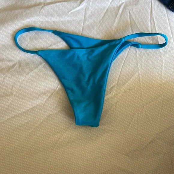 Lali and Layla bikini set - Picture 11 of 13